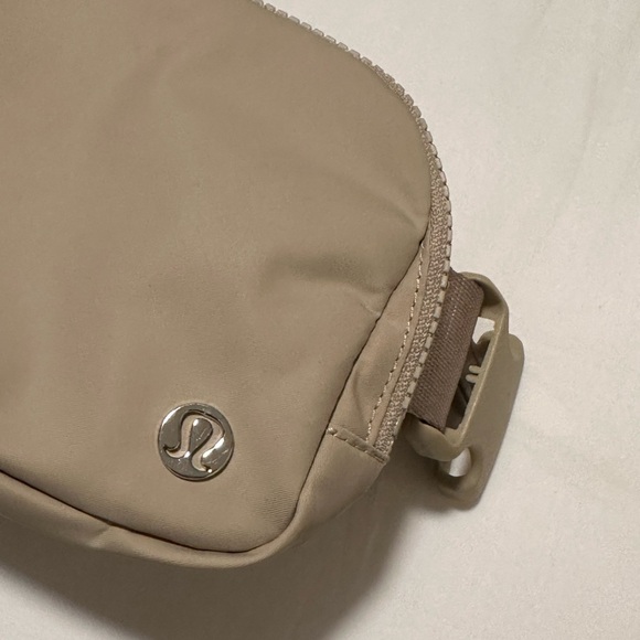 Everywhere Belt Bag - Trench - Picture 6 of 7